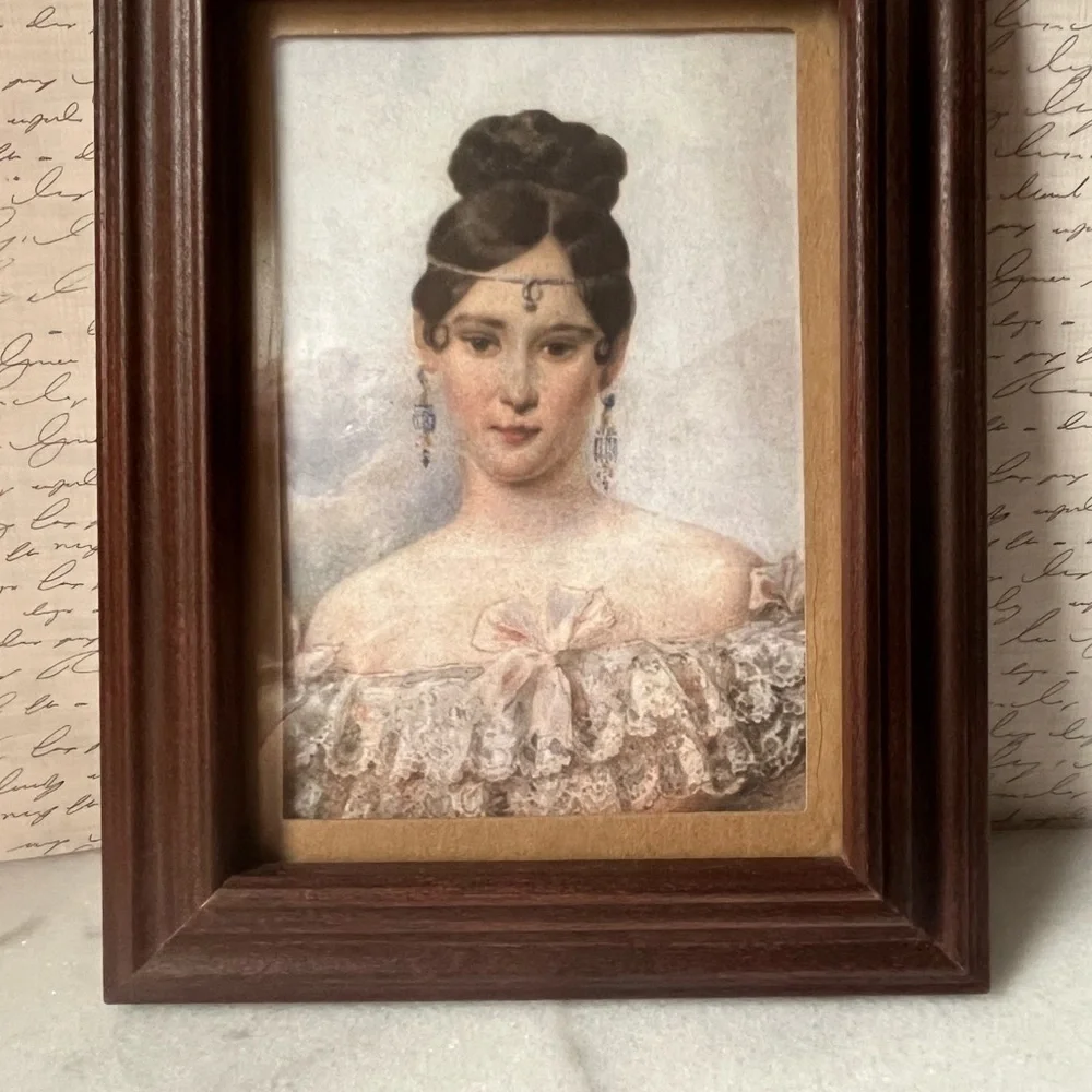 Vintage wooden picture frame 7”x9”